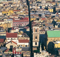 scorcio del centro storico di Napoli