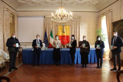 5000 mascherine FFP2 per i conducenti dei bus scolastici e per gli alunni