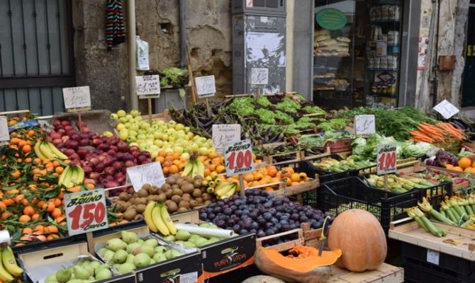 Un negozio di frutta