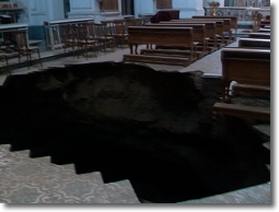 Lo sprofondamento nella chiesa di via S. Carlo alle Mortelle