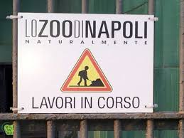 Cartello di lavori in corso zoo di Napoli