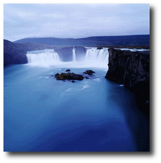immagine di una cascata islandese