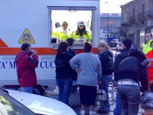 Modulo Cucina e Volontari della Base PUMA