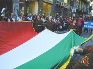 Momento della sfilata in Via Toledo