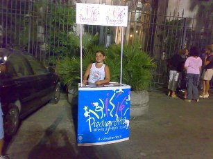 Foto dell'area esterna al Santuario di Santa Maria di Piedigrotta  (1.45 MB)