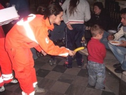 Assistenza sfollati di Melito nella Chiesa del Carmine (Aprile 2008) (853.99 KB)