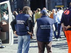 Napoli - Onoranze Funebri per  scomparsa Mario Merola la PC in Piazza del Carmine