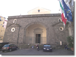 Chiesa S. Anna dei Lombardi: Piazza Monteoliveto