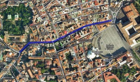 Vista dall'alto dell'area pedonale urbana di Chiaia (la base cartografica è tratta da Google Maps)