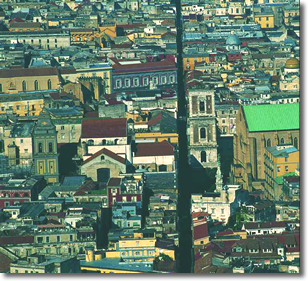 vista dall'alto del centro antico di napoli