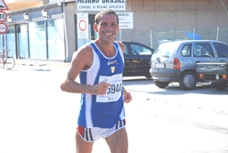 Il maratoneta, Massimo Petricciuoli durante la gara (1 MB)