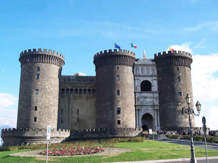 Castel Nuovo o Maschio Angioino - Già sede del Consiglio Comunale