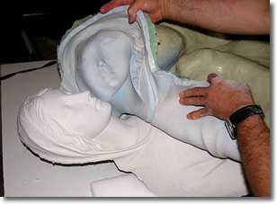 calco del viso della statua della madonna