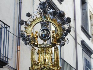 Processione dalla Cattedrale del Duomo (2.31 MB)