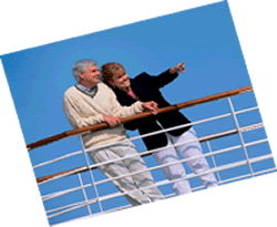 un uomo ed una donna affacciati ad un belvedere di una nave