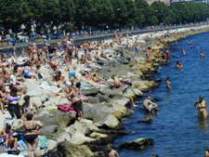 Scarica le foto dell'evento - Sugli scogli in Via Caracciolo (702.63 KB)