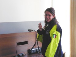 Operatrice Lima alla postazione radio  