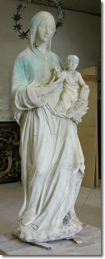 statua intera di madonna con bambino
