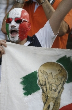 Tifoso sugli spalti Stadio Berlino