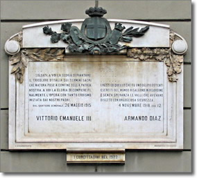memorial plaque to the beginning and the end of the First World War, the text says:"Soldiers,to you the glory to plant the italian flag on the holy boundaries that Nature put to the borders of the country. To you the glory to complete, finally, this act started from our fathers with so much heroism. From the Headquarter. 26th may 1915, Vittorio Emanuele III The rest of what it was one of the most powerful army in the world back up in disorder and without hope from the valleys, once gone down with proud confidence". November 4th 1918, 12 h. Armando Diaz. The citizens in 1922.