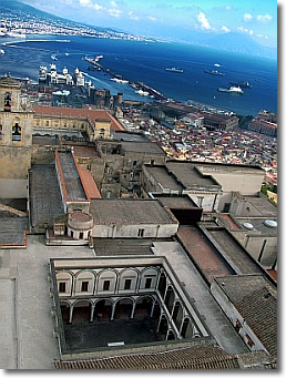 un'immagine aerea di Castel Sant'Elmo