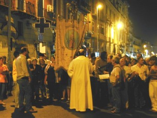 Processione presso Santuario di Santa Maria di Piedigrotta (1.05 MB)