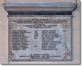 memorial plaque to the employees of the Municipality of Naples who died in the First World War, the text says:"From here they went out to offer their young lives to the country, here they came back in spirit to offer to the survivors, to the next, the example of the worth of sacrifice of love to the country"- the fallen list is in the text of the page.