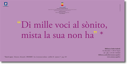 testo viola su lilla, che riporta la citazione, "Di mille voci al sònito, mista la sua non ha", e i riferimenti relativi alla fonte e alla biblioteca