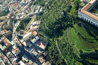 veduta ravvicinata dall'alto dei terrazzamenti di san Martino e di corso Vittorio Emanuele