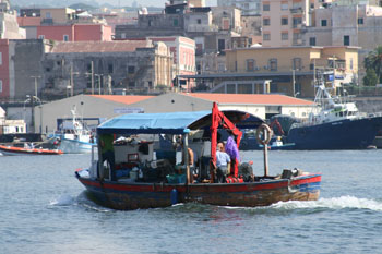 pescatori a Torre del Greco luglio 2009