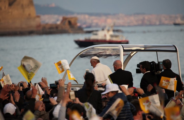 L'incontro con i giovani sul Lungomare