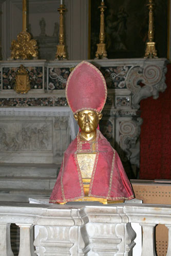 busto di San Gennaro in una chiesa napoletana