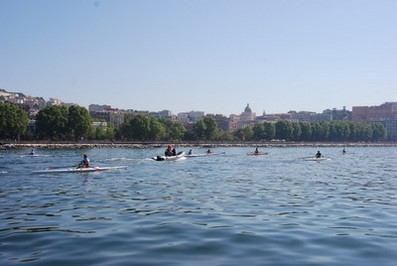 Una gara di canottaggio