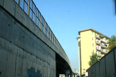 Fianco di sopraelevata a Repubbliche marinare