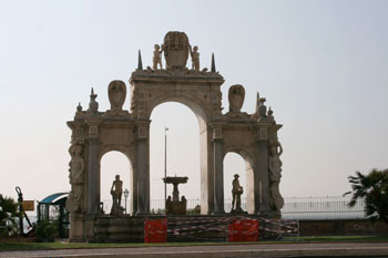 del Gigante o dell'Immacolatella, via Partenope 