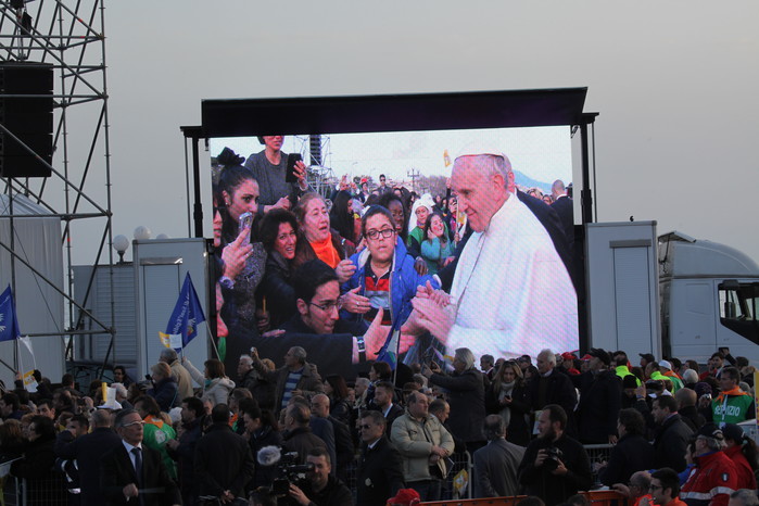 L'incontro con i giovani sul Lungomare