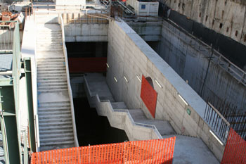  scala di accesso della stazione in costruzione