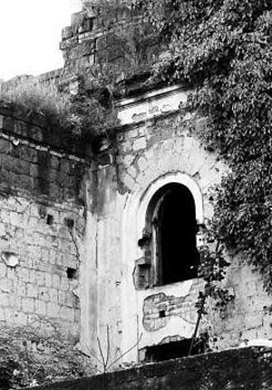 scorcio dei ruderi della stazione della ferrovia Napoli - Portici