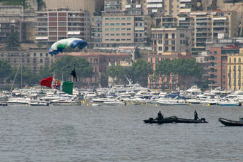  paracadutisti a Mergellina  giugno 2010