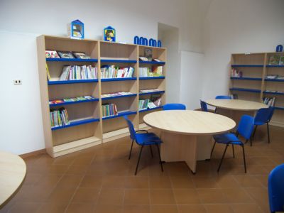 Sala consultazione della biblioteca per ragazzi