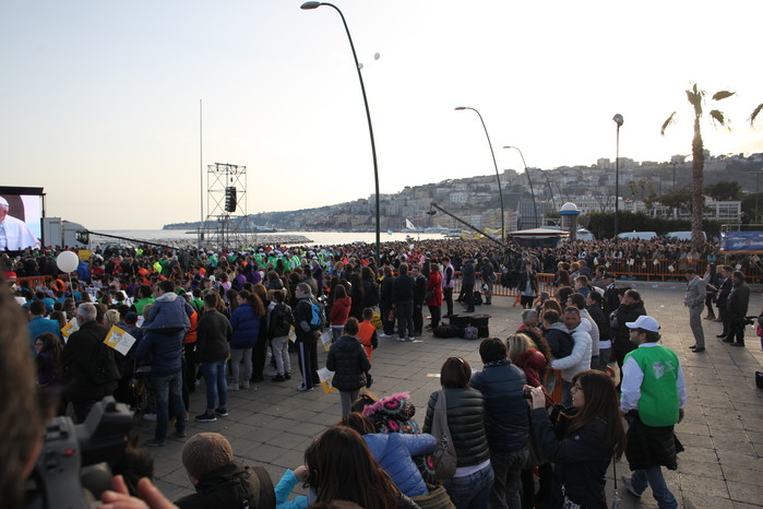 L'incontro con i giovani sul Lungomare