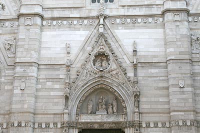 sculture sulla facciata del Duomo