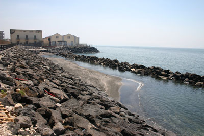 veduta degli edifici di Pietrarsa sul litorale