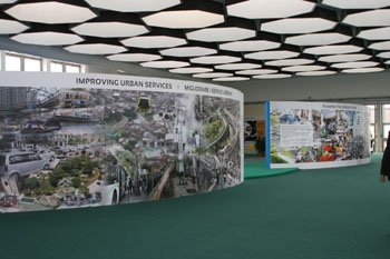 due pannelli espositivi sul miglioramento dei servizi urbani