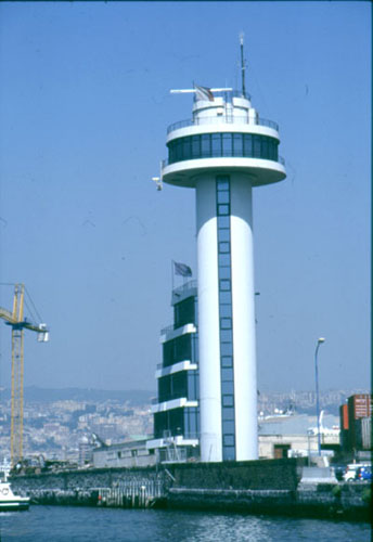 stazione piloti con torre di controllo porto