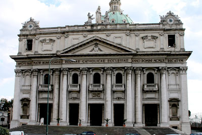 facciata della chiesa del Buon Consiglio edificata nei pressi delle catacombe di San Gennaro