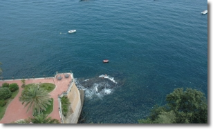 vista dall'alto di un tratto di costa