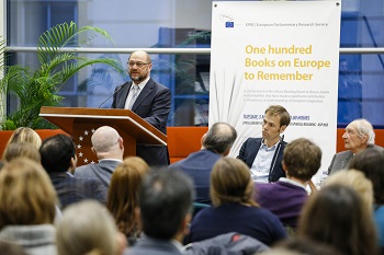 Immagine di  Schulz alla presentazione di "100 libri sull'Europa"