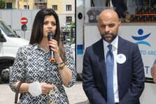 Presentata a Piazza Garibaldi la cucina mobile-Food truck per pasti caldi ai senza dimora