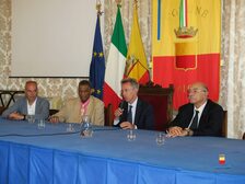 Il Sindaco Manfredi premia Jim Williams e Manfredo Fucile